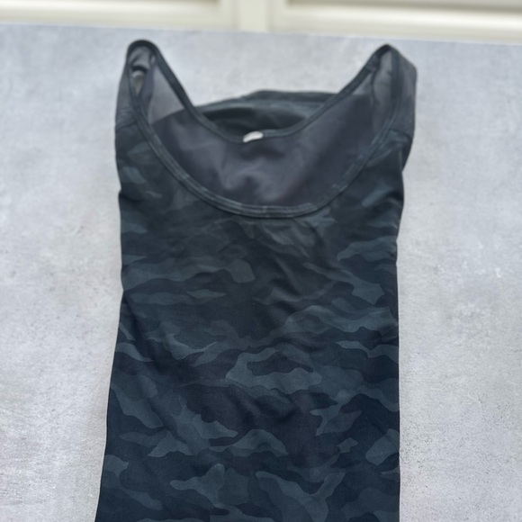 NWOT Lululemon camo tank - Picture 5 of 8